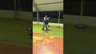 treinando uma nova manobra com patins inline