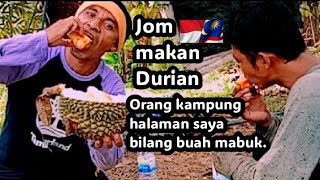 Jom trai makan buah durian. Durian bukan buah mabuk menurut orang kampung halaman saya.