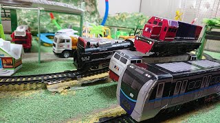 diorama mainan kereta api keren , tabrakan 2 buah kereta api tak dapat di hindarkan