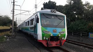 KERETA ISTIMEWA ini lewat pasar minggu 😱