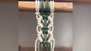 Circle Pattern With Tow Colors Using Double Half Hitch Knot