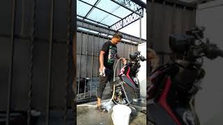 Cara mencuci motor yg baik& benar mudah2an bermanfaat