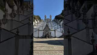 Escadarias na subida até santuário Bom Jesus em Braga Portugal