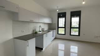 4 rooms for sale in Tel Aviv Mahal street / 3 BR / 2 BATH / Sarah Elfassy Broker