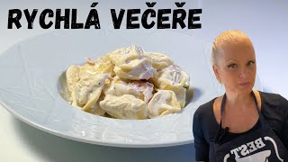 Tortellini se šunkou a smetanovou omáčkou.