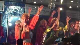 MAMMA MIA! Cast Performs Dancing Queen