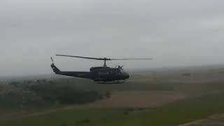 Lanzamiento de cohetes desde UH-1H del Ejército Argentino