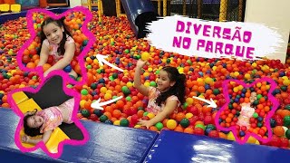 DIVERSÃO NO PARQUE DE PULA PULA | BRINCANDO NA PISCINA DE BOLINHA GIGANTE | CANAL DA MARINA