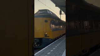 #treinleven ICM 4223 vertrekt uit Goes met licht groet #drumandbass