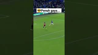 Sebelum mencetak gol, gaya dolo...