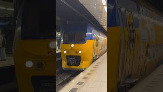 Virm 8721 vertrekt van Schiphol Airport naar Hoofddorp opstel