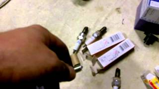 Triumph Daytona 600 FI injectors cleaning and spark plug change