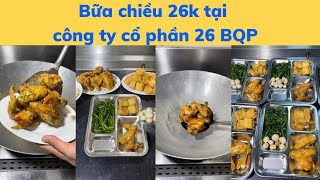 Bữa chiều 26k tại công ty cổ phần 26-BQP có rau muống luộc, cánh gà xốt cay. Lê Anh Nuôi