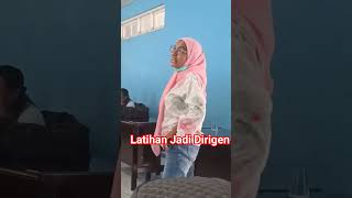 Latihan #dirigen malah ditertawain tenan teman. #pgsduniflor #universitasflores