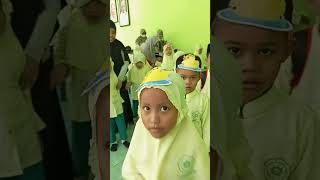 adab pertama yang di tanamkan kepada anak adalah adab bersalaman yang baik.