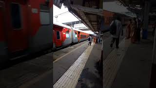 19217 Saurashtra Janta Express Crossing Bhayandar with BL WAP-4 #youtubeshort #ytshorts.