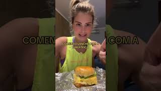 Comendo lanche com uma bariátrica #bariátrica #comida #comendo #bypass