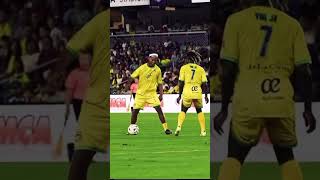 Magia de Vini jr e Ronaldinho gaúcho #futebol #futebolskills #viniciusjr #ronaldinho #soccerskills