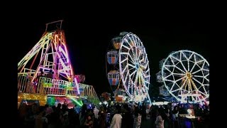 sungguh ramai pasar malam ini banyak jajanan yang enak