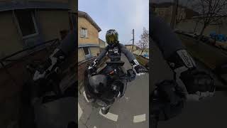 Le truc c’est que c’est pas comme la voiture là on te voit🤣 #shorts #dance #motovlog