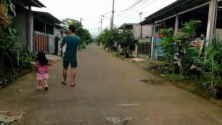 Tour jalan kaki di saat pagi menikmati udara di pedesaan Indonesia