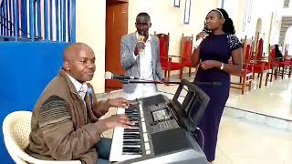 Nina Siri naye Yesu live cover by Giddy, Sammy & Liz