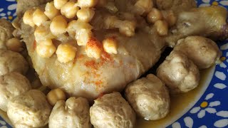 Poulet et boulettes de viande hachée/طبق دجاج مثوم بكريات اللحم المفروم