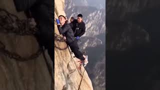 Mount Huashan Trail 😋 | Dar Sabko Lagta hai | Paseena Sabka chhoot ta hai | Mountain in China