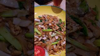 Kwetiau Goreng Ayam dan Mie Ayam French Bakery and Resto #food #kwetiau #mieayam #frenchbakery