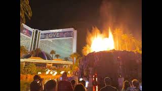 Volcano eruption - Mirage Hotel in Las Vegas