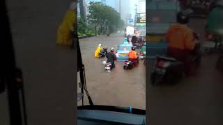 VIRAL !!!  Motor Mogok Kena Banjir Jakarta Hari ini