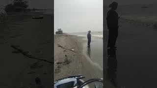 ada yg tau kenpa laut karawang keruh kaya gini ..  pantai sadari karawang #pantai #sadari