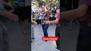 Así bailan la cumbia del Pirulino en el parque libertad 🇸🇻.