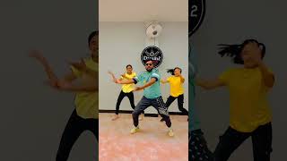 Go with flow #viralvideo #dance #khiladi #weddingdancechoreography #dancevideo #dancecover #weddingd