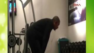 Obama captured on video working out in hotel gym