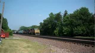 HD: Holy Cow! UP SD70M 5198 leads UP MPRCB with an UNPATCHED SP UNIT! Lombard Il.