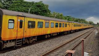 22119 Mumbai Karmali Tejas Express Skipping Sawantwadi Railway Station | Konkan Railway | Big Horn |