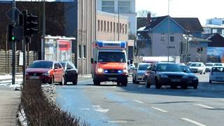 RTW Niederaula mit Elektrohorn auf Einsatzfahrt