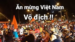 Đội tuyển U22 vô địch , người dân Việt Nam đi bão sung sướng ăn mừng thắng lợi | Vịt Xiêm Vlog