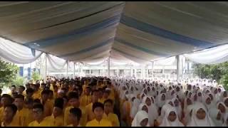 Sholawat Nabi dalam memperingati Maulid Nabi Muhammad SAW di SMP Negeri 32 Tangerang.