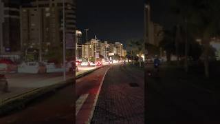 Iluminação da avenida Beira Mar em #Florianópolis está com mal contato.