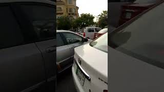 خاتون کی ٹریفک وارڈن کو گالی ۔ٹریفک وارڈن کا حیرت انگیز رد عمل #viralvideo #trending #traffic