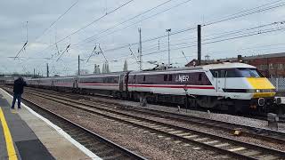 LNER Intercity 225 pulls into Doncaster