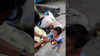 Bacche Ki Khushi To Dekho #helping #huminity #viralvideo #trending #poor #happiness #respect #child