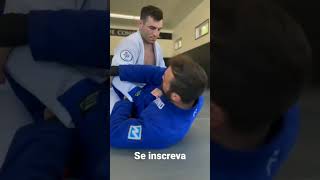 Posição de jiu-jitsu com Lapela . @bsilvajiujitsu @masonfowlerbjj