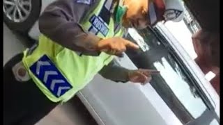 EMAK-EMAK pura-pura GAGU saat akan di tilang polisi