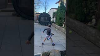 Shit ..... corona tennis time ...poor neighborhood 😂