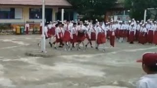 anak anak sd ini disoraki dan ditertawakan saat bertugas menjadi pengibar bendera