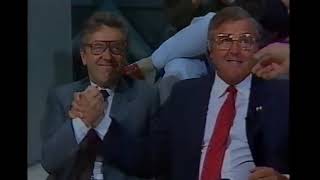 Ambasciatori USA e URSS in Italia si stringono la mano (Peter Secchia e Anatoly Adamishin) - 1991