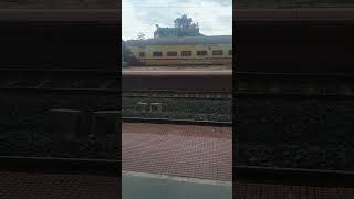 Kanchanjanga Express High Speed Platform crossing Dn Line#horn #shorts